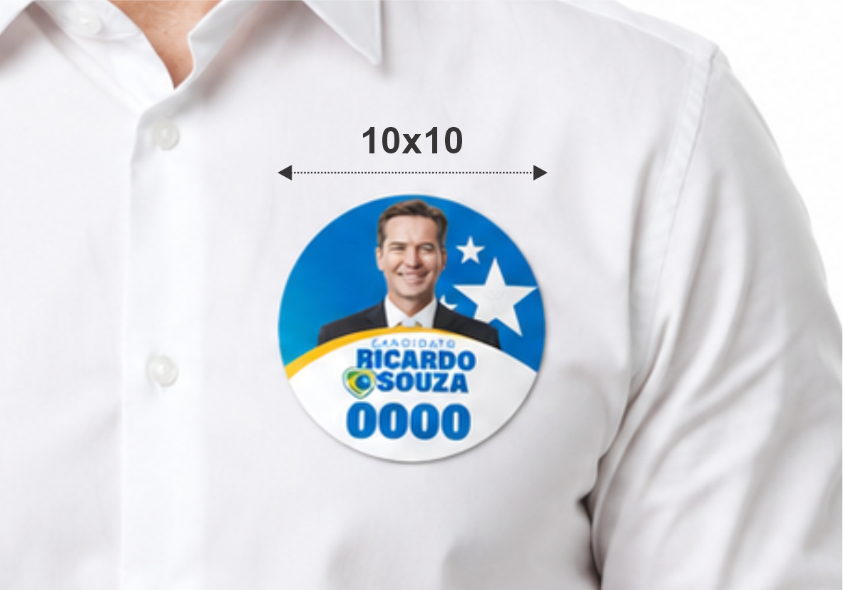 Plaquinha adesiva 10x10 cm de campanha política aplicada em camisa branca
